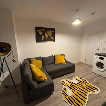 In Leeds Close To City Centre ليدز