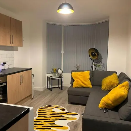 In Leeds Close To City Centre ليدز