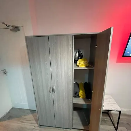 In Leeds Close To City Centre *